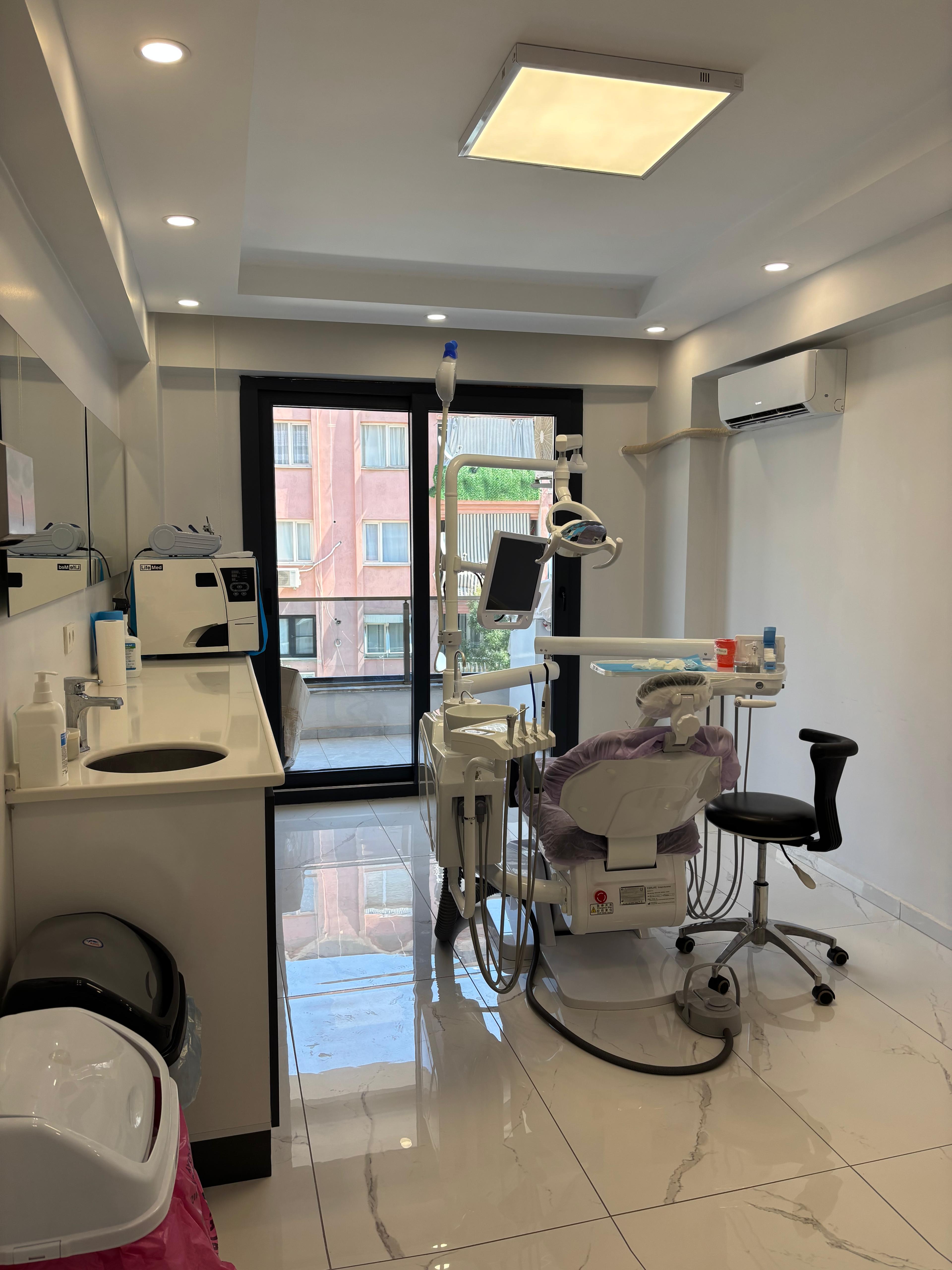 Alaşehir diş kliniği modern tedavi odası